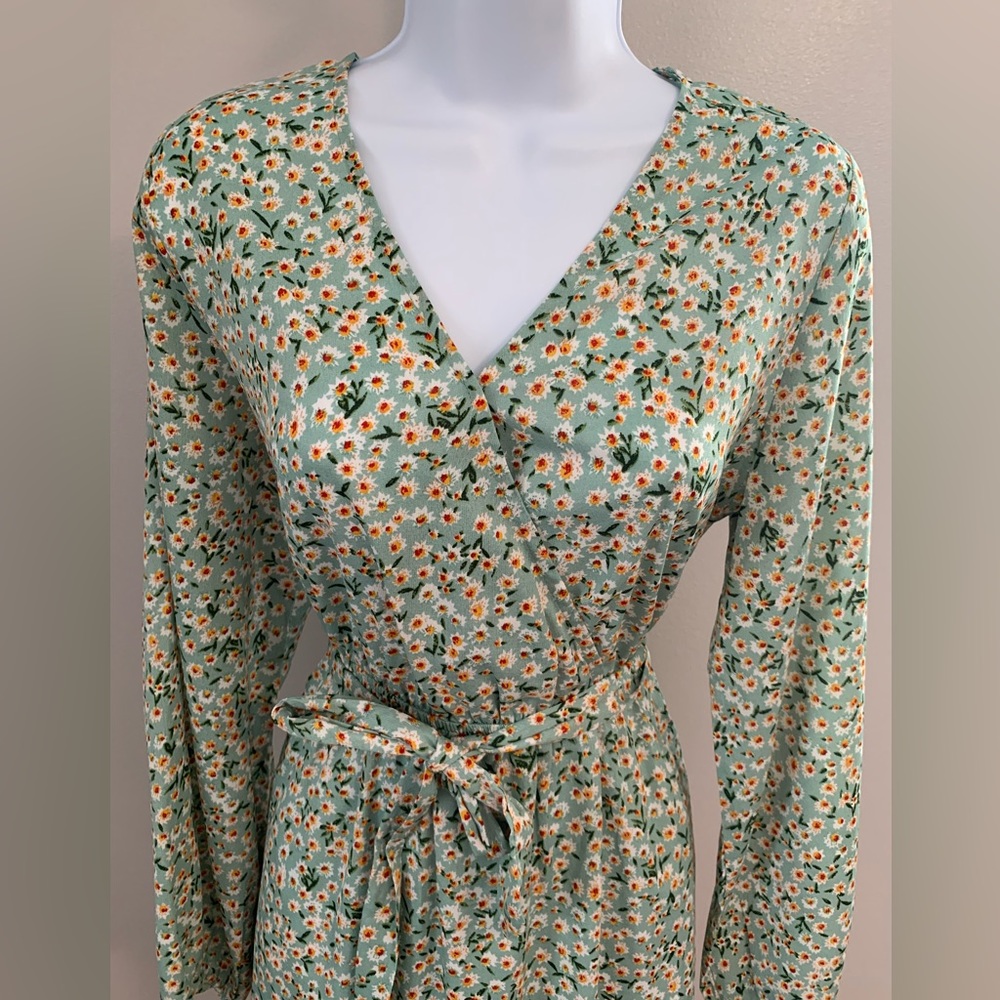 Davi & Dani Floral Dress - Picture 2 of 16